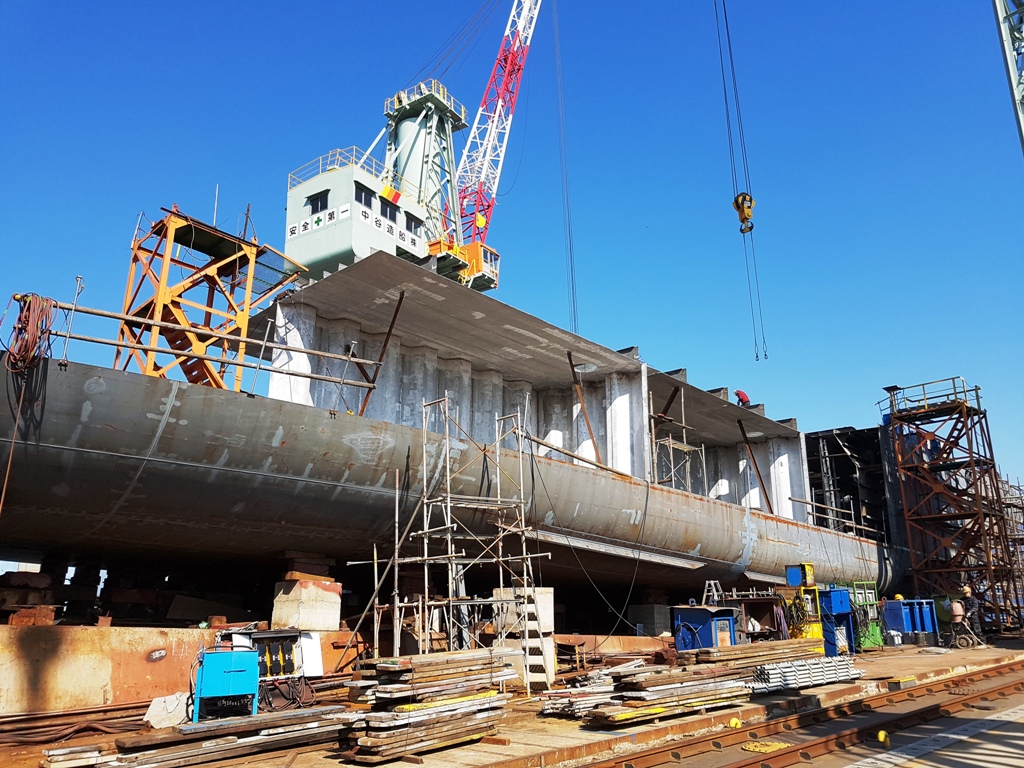 Newbuilding assembling tanks